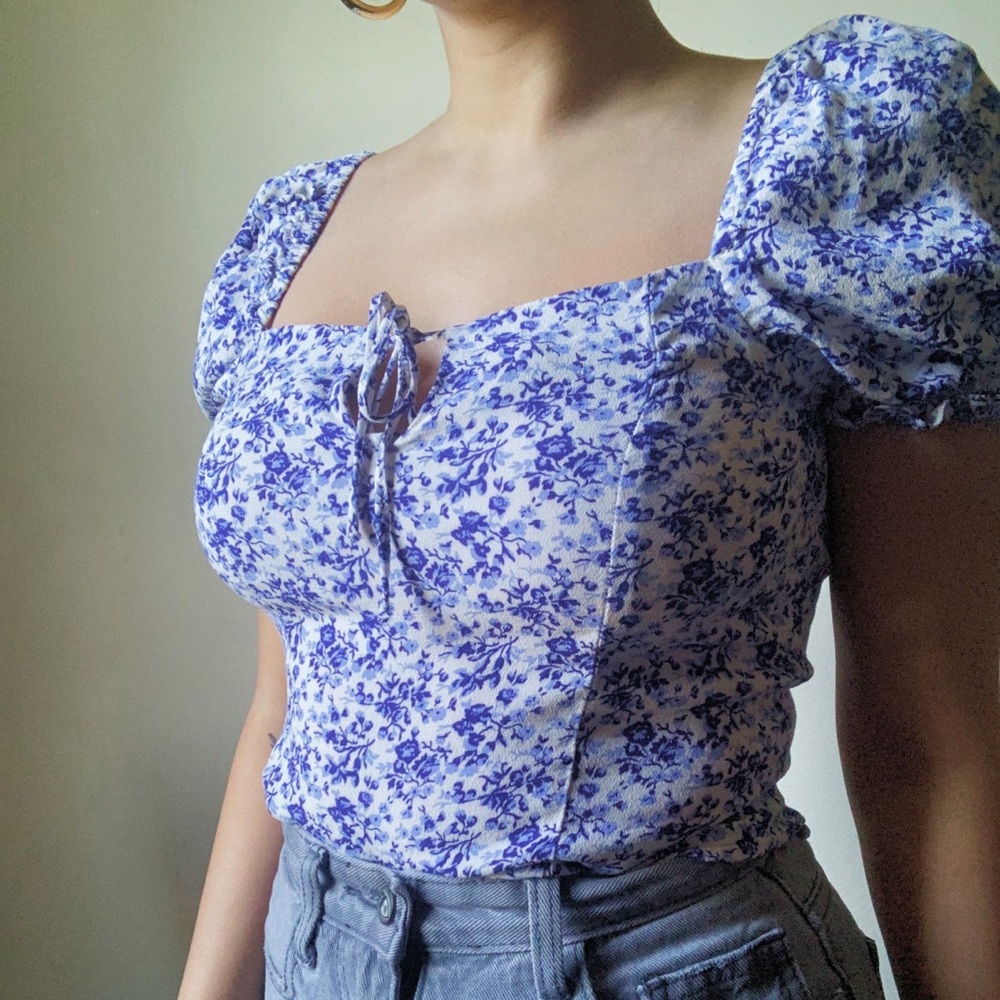 floral blue blouse - Picture 2 of 3